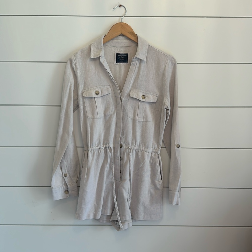 Abercrombie & Fitch beige romper